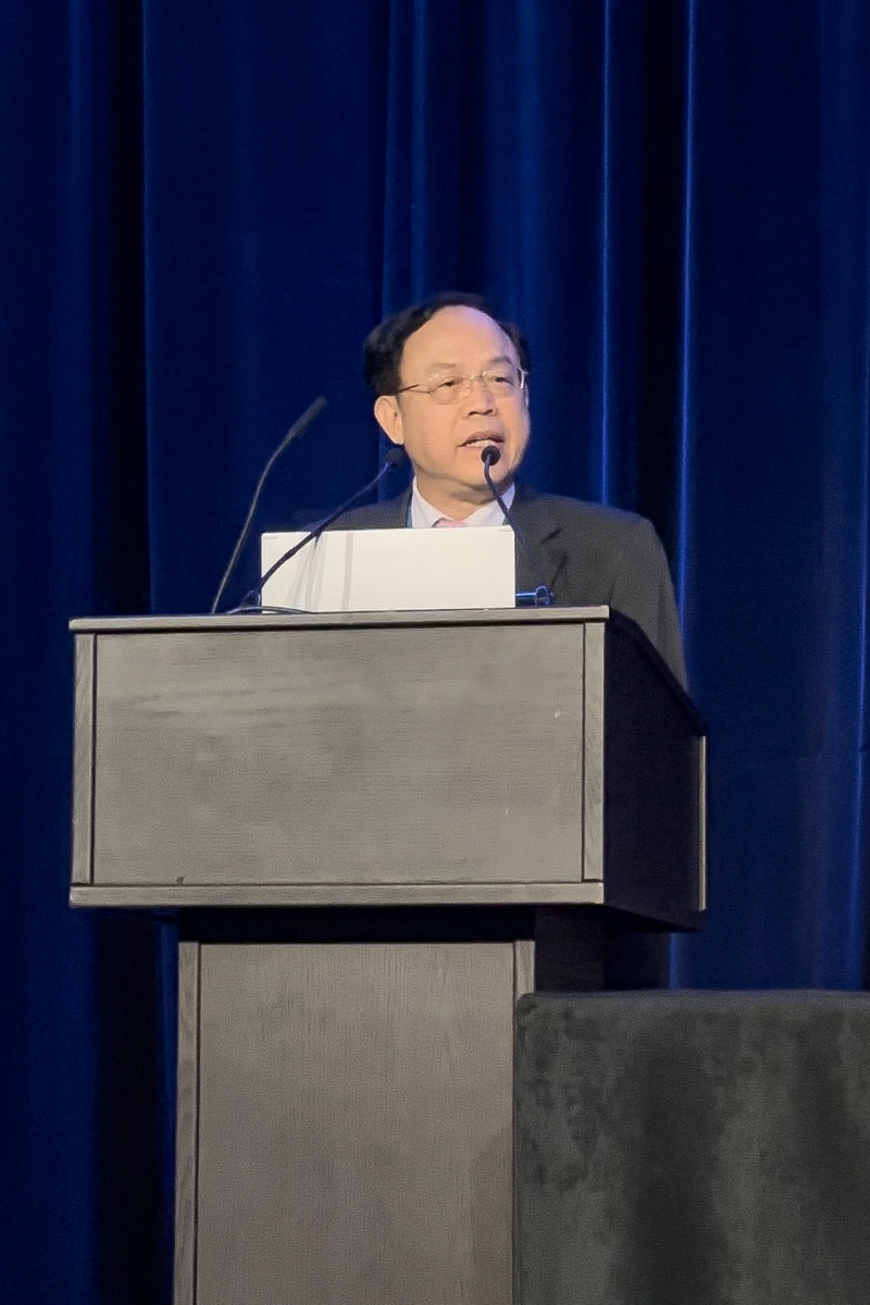 葉均蔚教授在國際材料研究年會(International Materials Research Congress ,IMRC)獲頒卓越貢獻獎，發表獲獎感言。(蔡哲瑋教授攝)