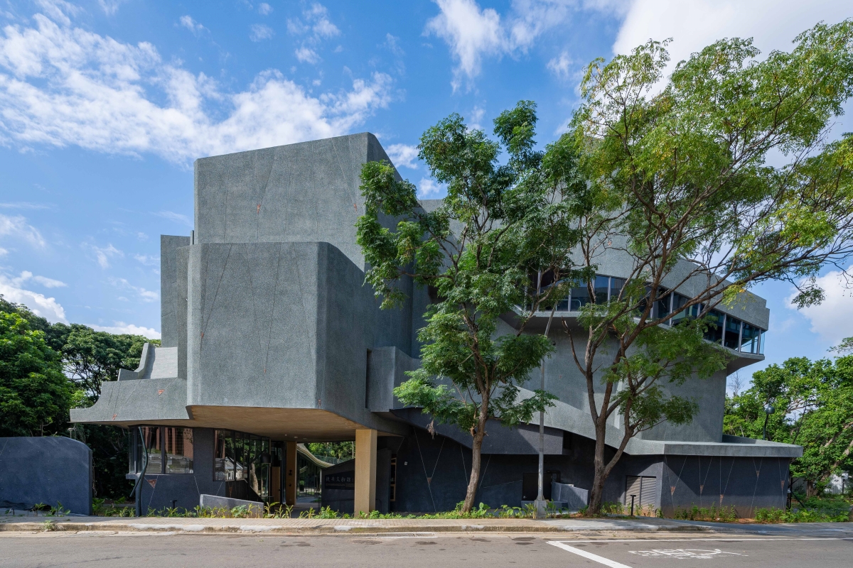 本校捷英文物館今天落成