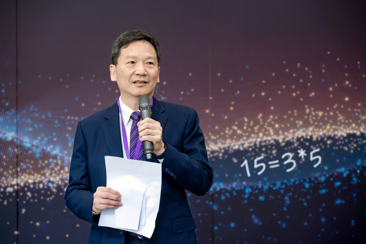 理學院牟中瑜院長指出，褚志崧教授的研究成果為建構量子電腦找到了一套新的途徑