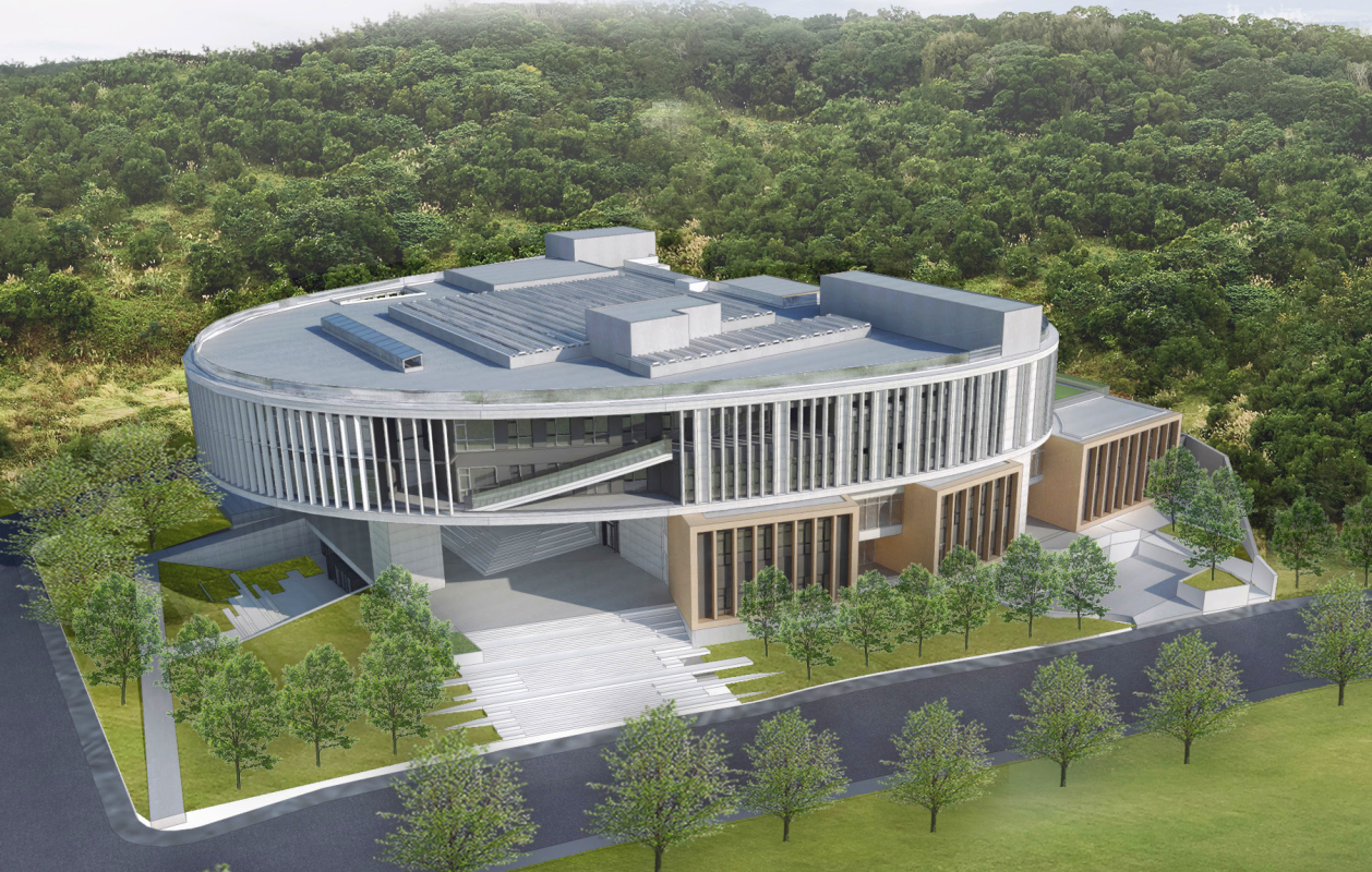 藝術學院大樓模擬圖。圓盤造型建築朝南而建，順應環境設計不同的開窗與遮陽方式，與周邊原生林相互呼應