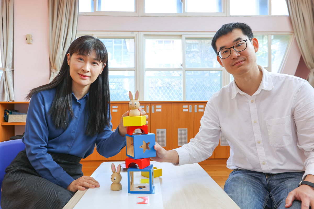 本校幼教系周育如特聘教授(左)攜手生科系郭崇涵副教授，合作進行社交互動的跨物種創新研究