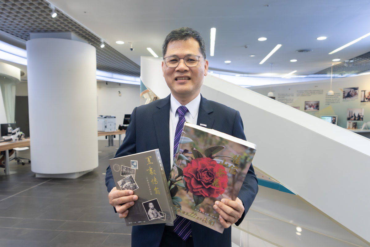 圖書館林登松館長介紹「數位典藏與開放閱讀館」收錄珍貴難以取得的出版品