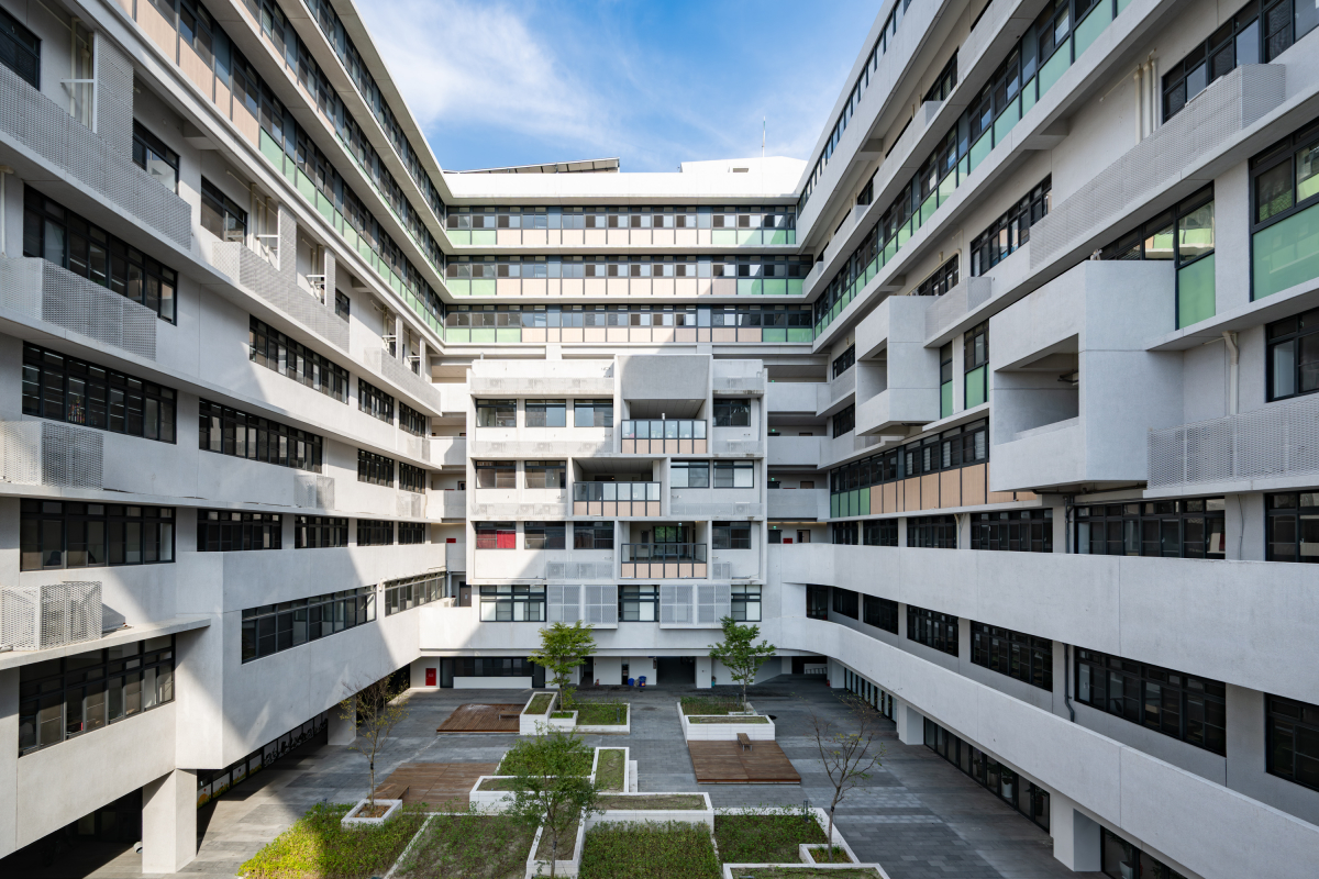 本校竹師教育學院新大樓外觀，地上8層、地下2層，融合教學、行政與公共場域