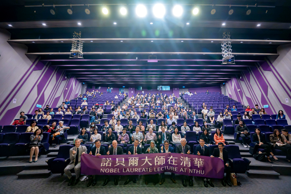 諾貝爾和平獎得主卡曼女士親臨本校發表演說，師生及民眾踴躍參與