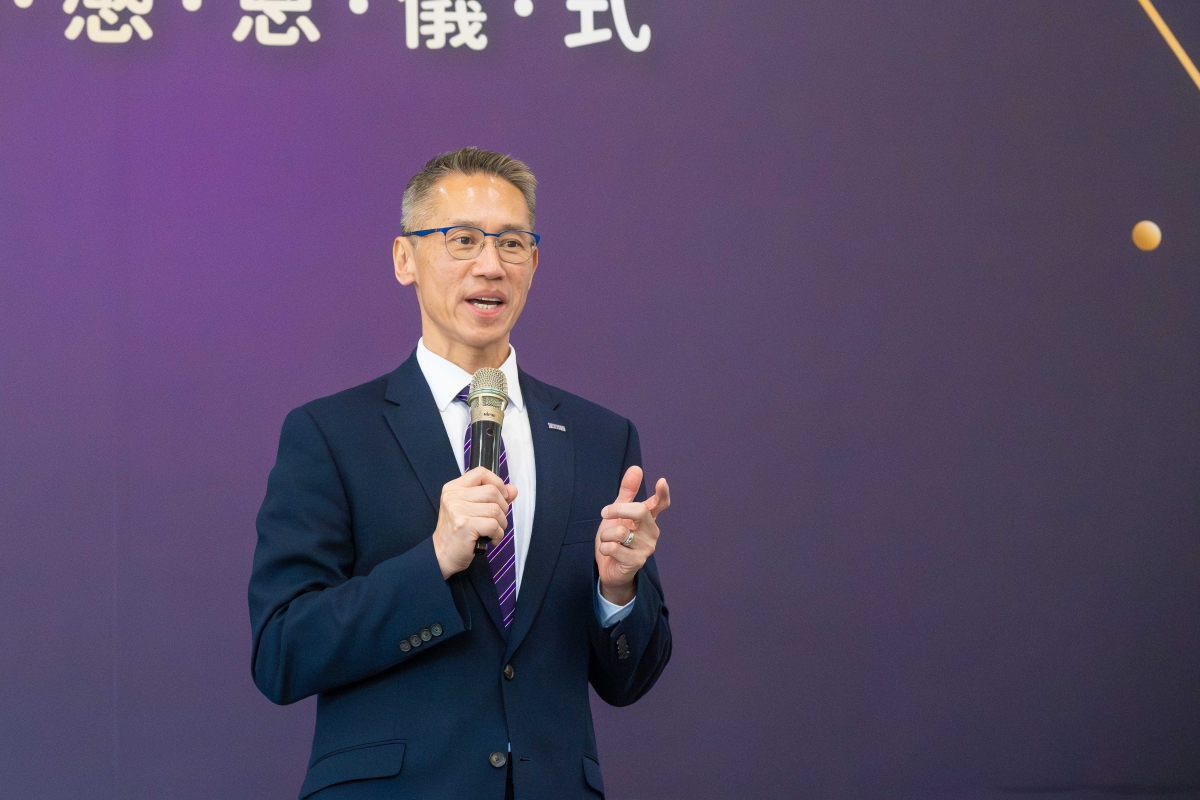 高為元校長於捐贈感恩儀式上致詞，對王鴻圖校友三十多年來持續支持清華表達肯定與感謝