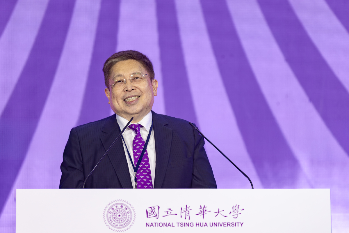 校友總會陳立白理事長於校慶大會致詞，期許清華人跨世代攜手，共同成為母校前行的力量