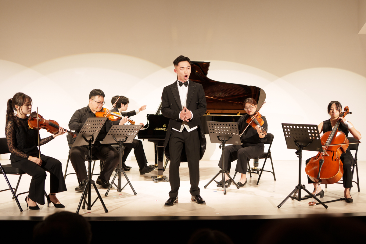 《樂韻傳承》由本校音樂系師生聯手演出，以音樂呈現跨世代的傳承與交流，圖為2025年演出照片